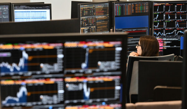 Borsa: Milano fiacca guarda a ipotesi risiko banche-polizze