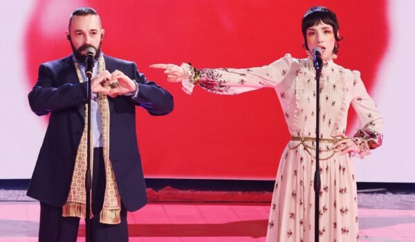 I Coma Cose si dicono addio, Fausto e California si sono lasciati: «Ormai eravamo solo una coppia sul palco. L’amore si trasforma ed è stato così anche per il nostro»
