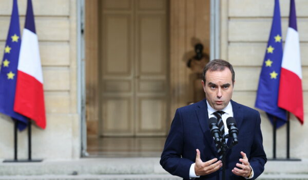 Lecornu ha rassegnato dimissioni a Macron che accetta