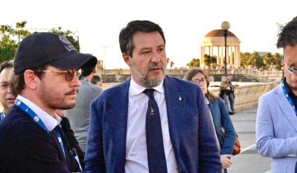 Salvini: ‘Da contestatori calci e sputi, bloccano ministri’