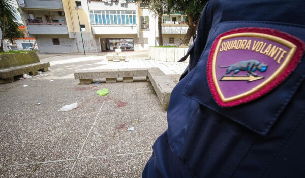 Si cosparge di solvente e tenta di darsi fuoco, salvato a Padova