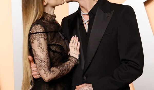 Baci da Star: le coppie famose che hanno conquistato il 2025