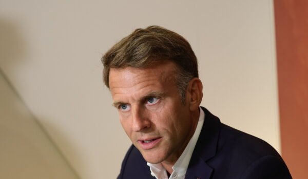 Macron, ‘Mosca aumenterà le provocazioni, dobbiamo prepararci’
