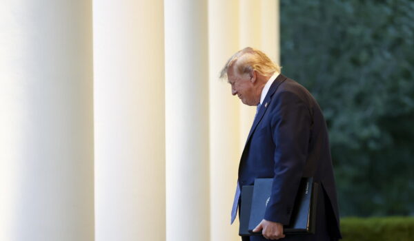 Trump, ‘stiamo parlando con gli Houthi’