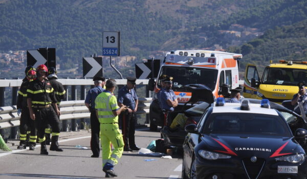 Anziano su carrozzina elettrica investito e ucciso