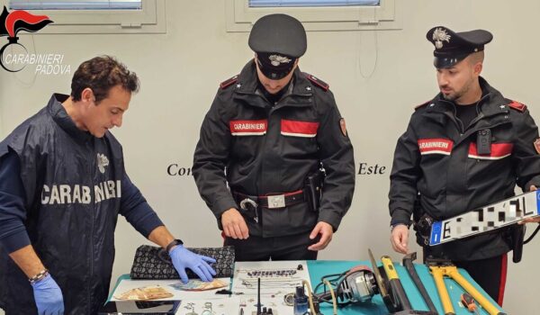Inseguiti in auto con targa clonata, obbligo di residenza
