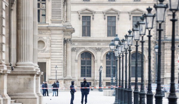 Louvre, ‘i due fermati stavano fuggendo in Algeria e Mali’