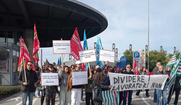 Sciopero alla Benetton, stampa non ammessa al presidio