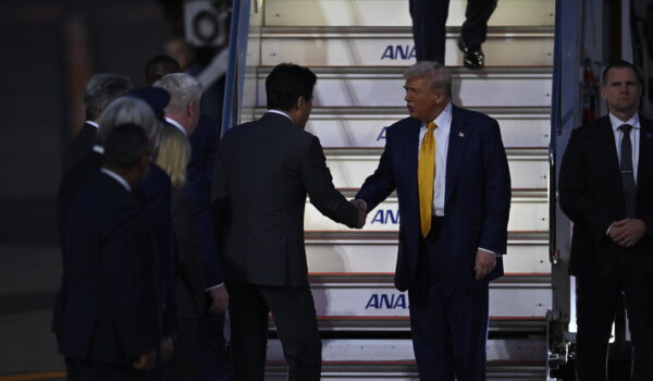 Trump arrivato in Giappone, oggi vedrà l’imperatore Naruhito