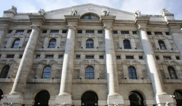 Borsa: Milano in parità, corrono Saipem e Nexi