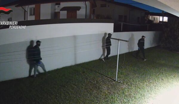 Rubavano in ville in Nord Italia, arrestati dai carabinieri