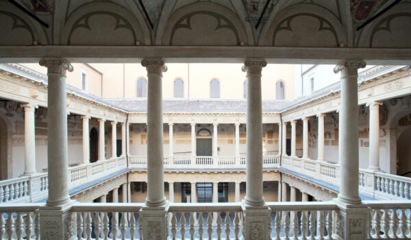 Un ‘ponte’ matematico tra relatività e meccanica quantistica