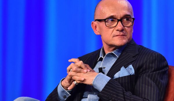 Alfonso Signorini è indagato per violenza sessuale ed estorsione dopo la denuncia di Antonio Medugno