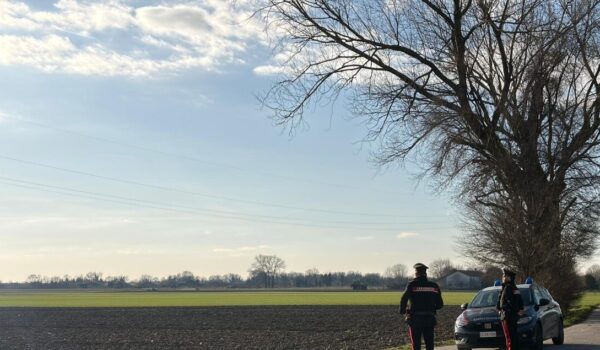 Abbandonato in un fossato con un colpo alla tempia