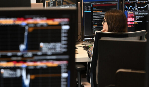 Borsa: l’Europa chiude fiacca con la corsa del petrolio