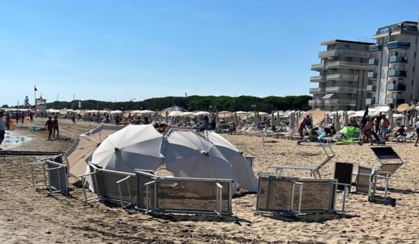 Donna morta in spiaggia a Jesolo, probabile causa un malore