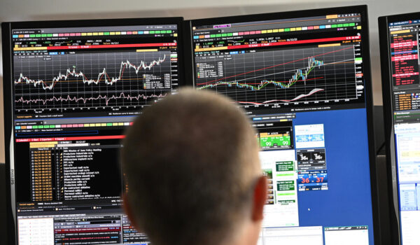 Lo spread tra Btp e Bund chiude in lieve calo a 81,6 punti base