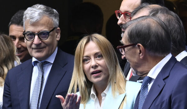 Meloni, con la manovra manteniamo gli impegni facendo quadrare i conti