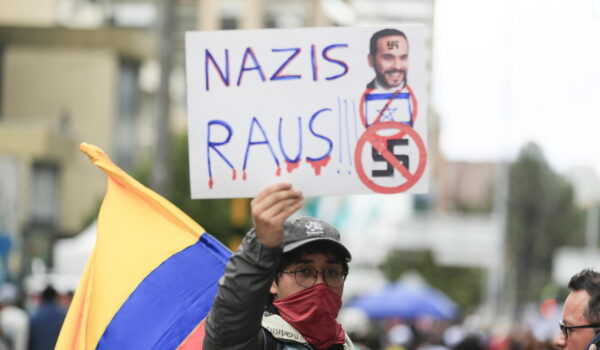 Migliaia in piazza contro il governo di destra in varie città della Colombia