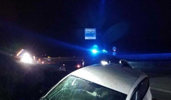 Tampona un’auto che precipita in una scarpata e fugge, rintracciato